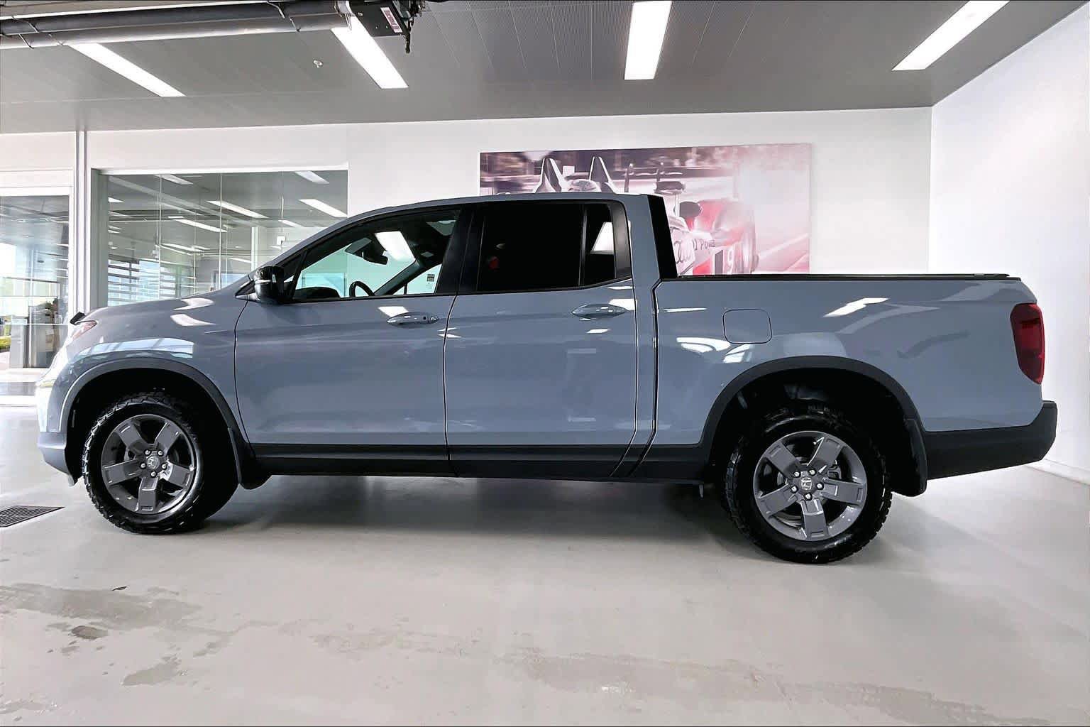 Used 2025 Honda Ridgeline TrailSport image 3
