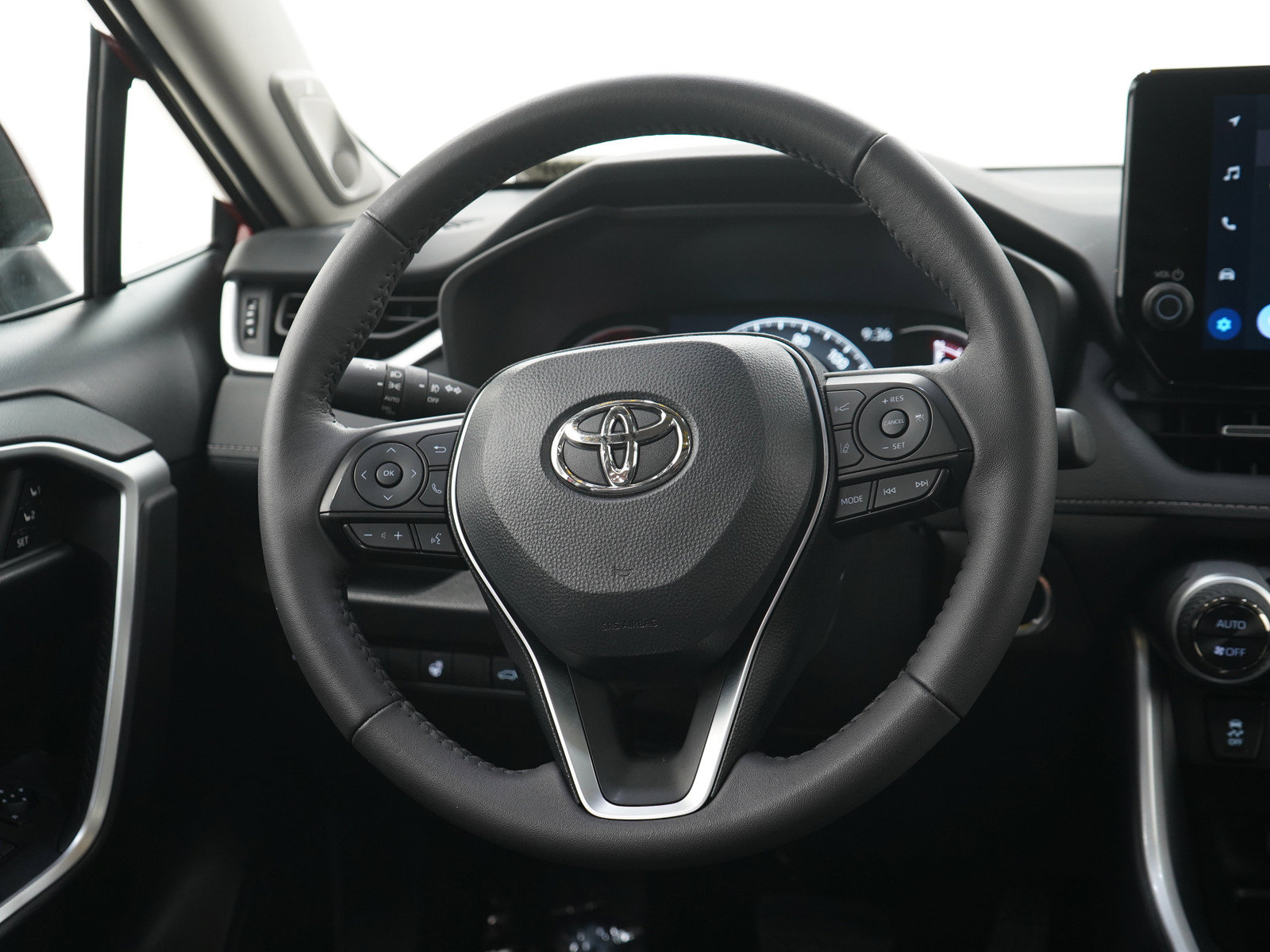 Used 2025 Toyota RAV4 XLE Premium w/ Weather Package AWD/4WD image 17