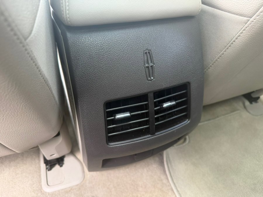 Used 2015 Lincoln MKX FWD w/ Equipment Group 102A image 17