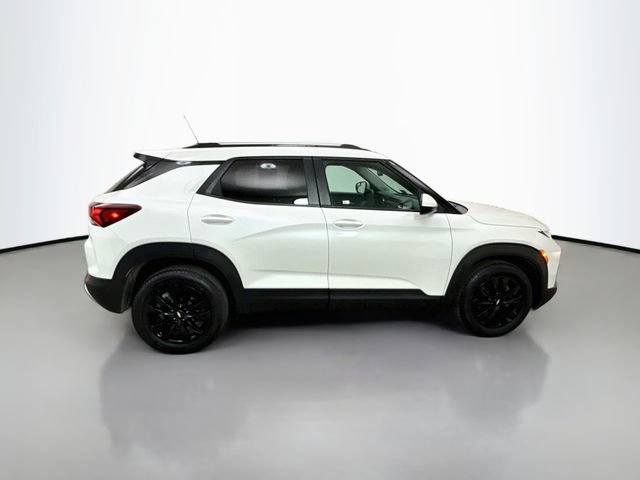Used 2022 Chevrolet TrailBlazer LT w/ LPO, Blackout Package FWD image 8