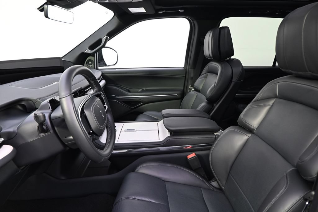 New 2026 Lincoln Navigator Reserve w/ Jet Appearance Package AWD/4WD image 13