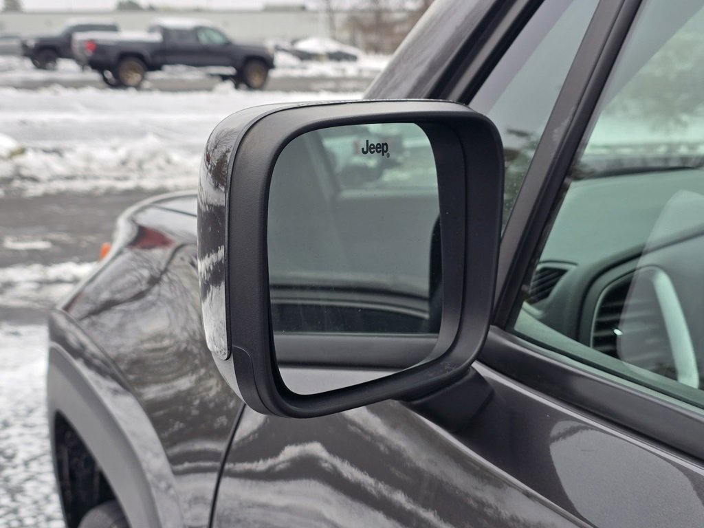 Used 2018 Jeep Renegade Latitude w/ Cold Weather Group image 24