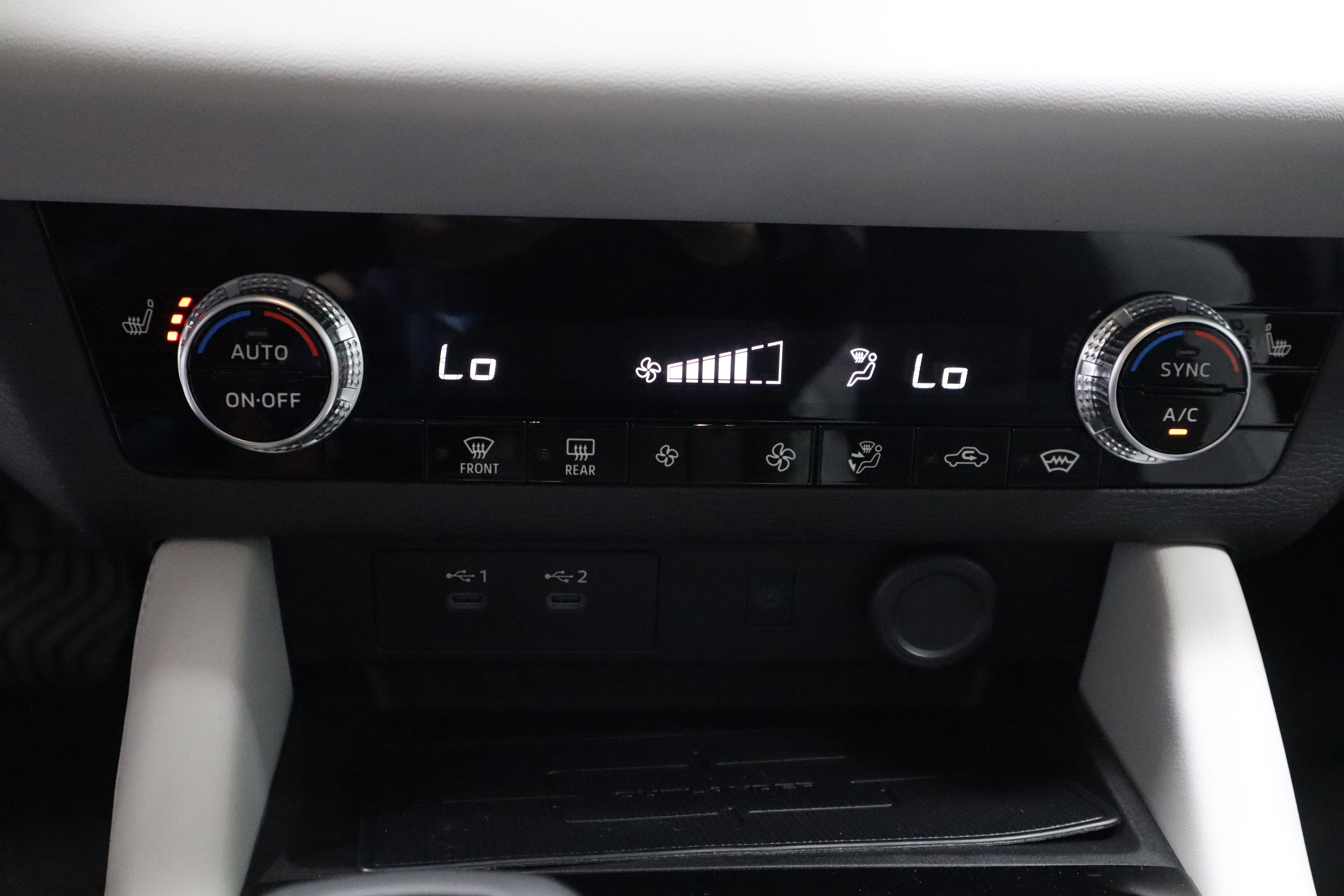 New 2025 Mitsubishi Outlander SE image 28