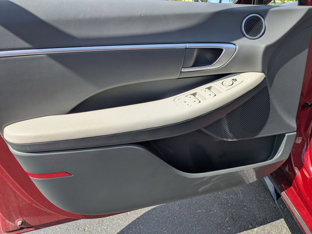 Used 2025 Hyundai Sonata SEL FWD image 15