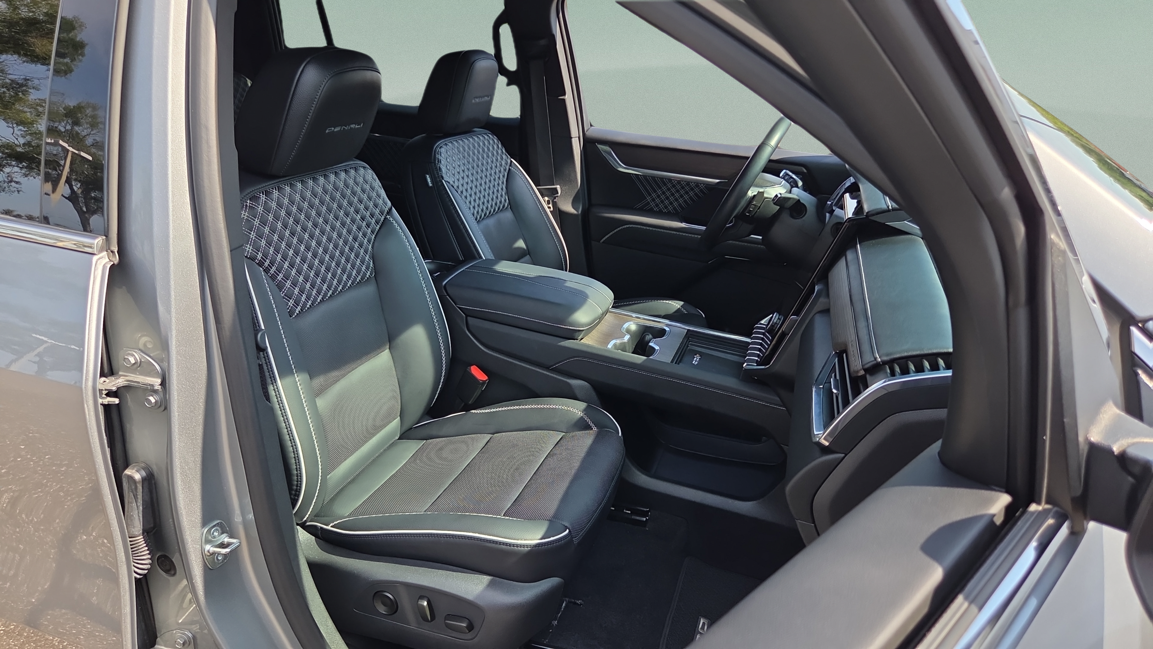 Certified 2024 GMC Acadia Denali FWD image 15