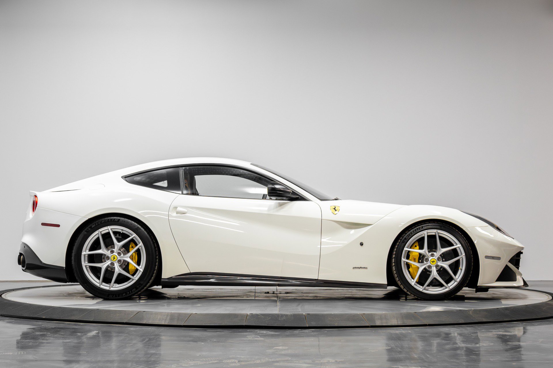 Used 2015 Ferrari F12 Berlinetta image 16