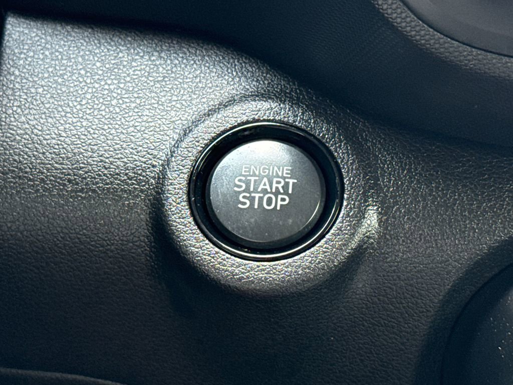 Certified 2025 Hyundai Venue Limited FWD image 26