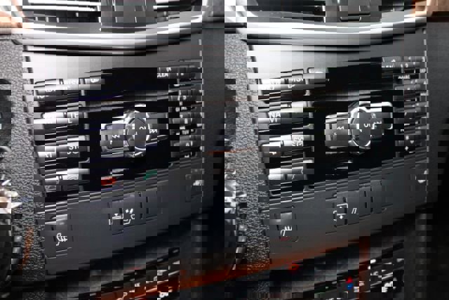 Used 2013 Mercedes-Benz E 400 Sport Sedan w/ Premium 1 Pkg image 15