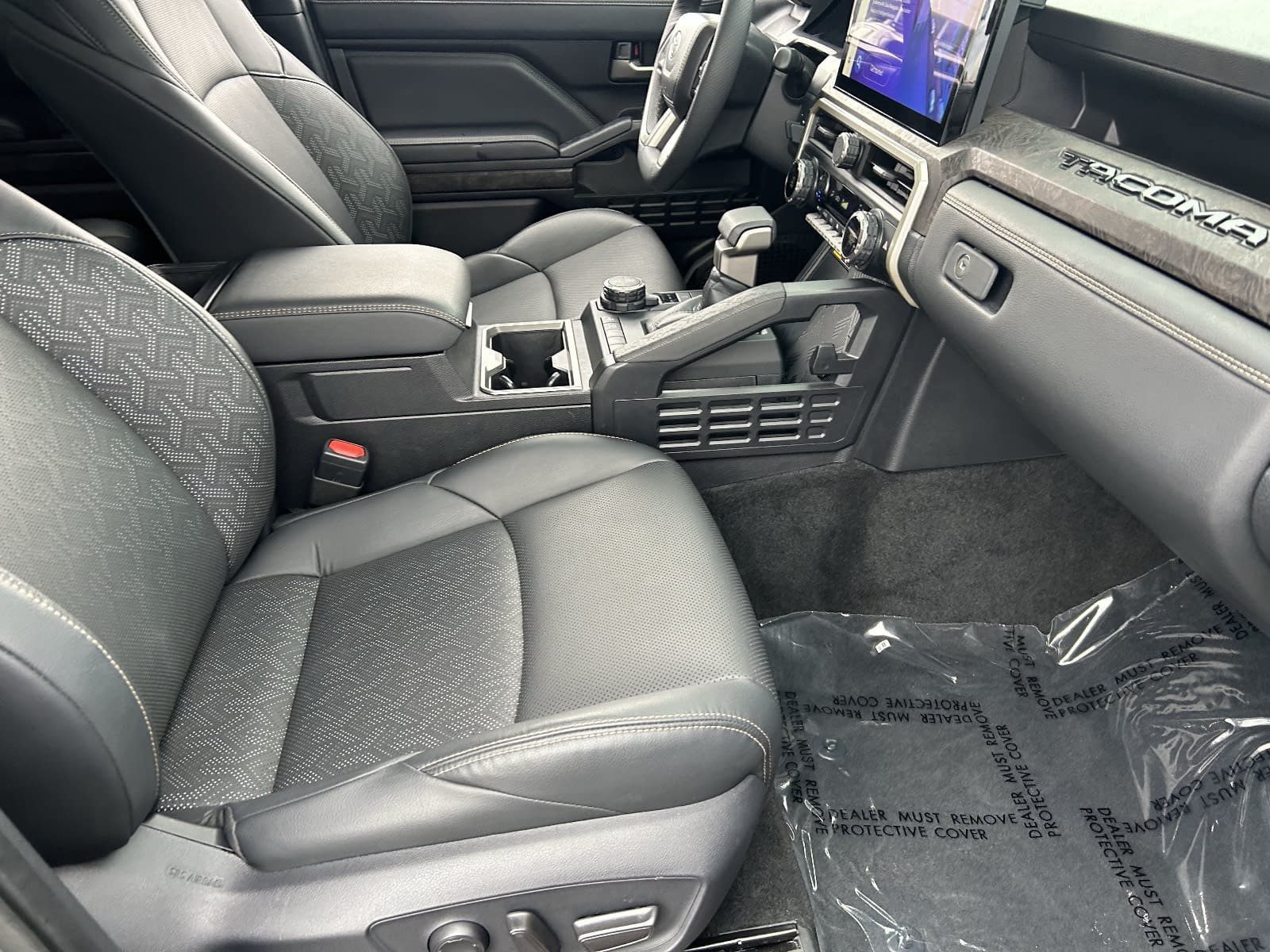 Used 2025 Toyota Tacoma Limited AWD/4WD image 14