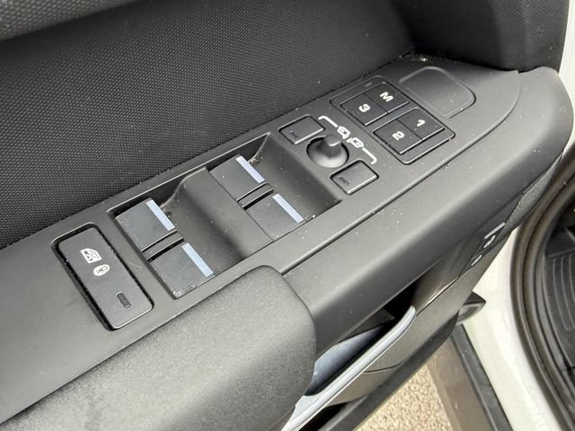 Used 2025 Land Rover Defender 110 S AWD/4WD image 19