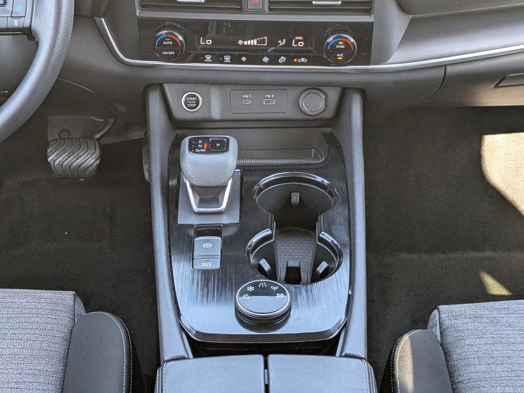 Used 2023 Nissan Rogue SV image 18