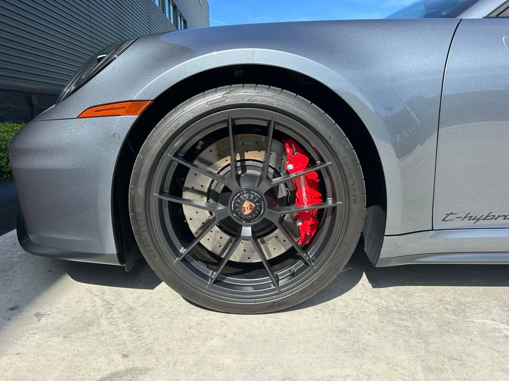 Certified 2025 Porsche 911 Targa 4 GTS AWD/4WD image 16