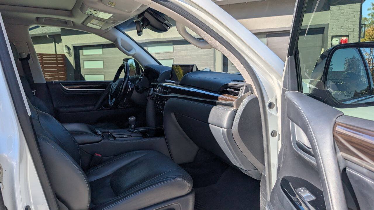 Used 2018 Lexus LX 570 4WD image 25