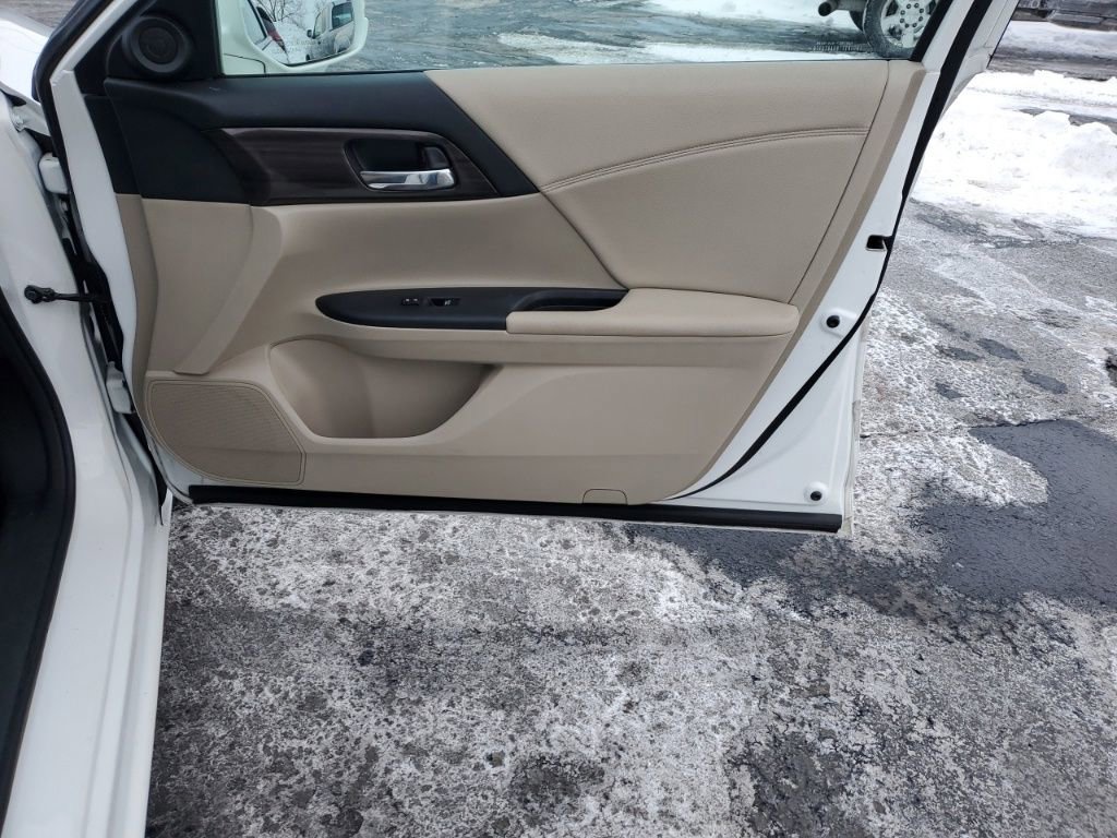 Used 2017 Honda Accord EX image 30