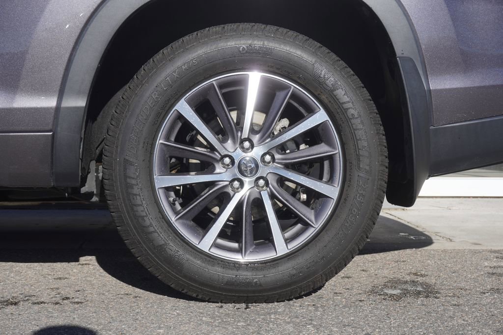 Used 2018 Toyota Highlander XLE image 33