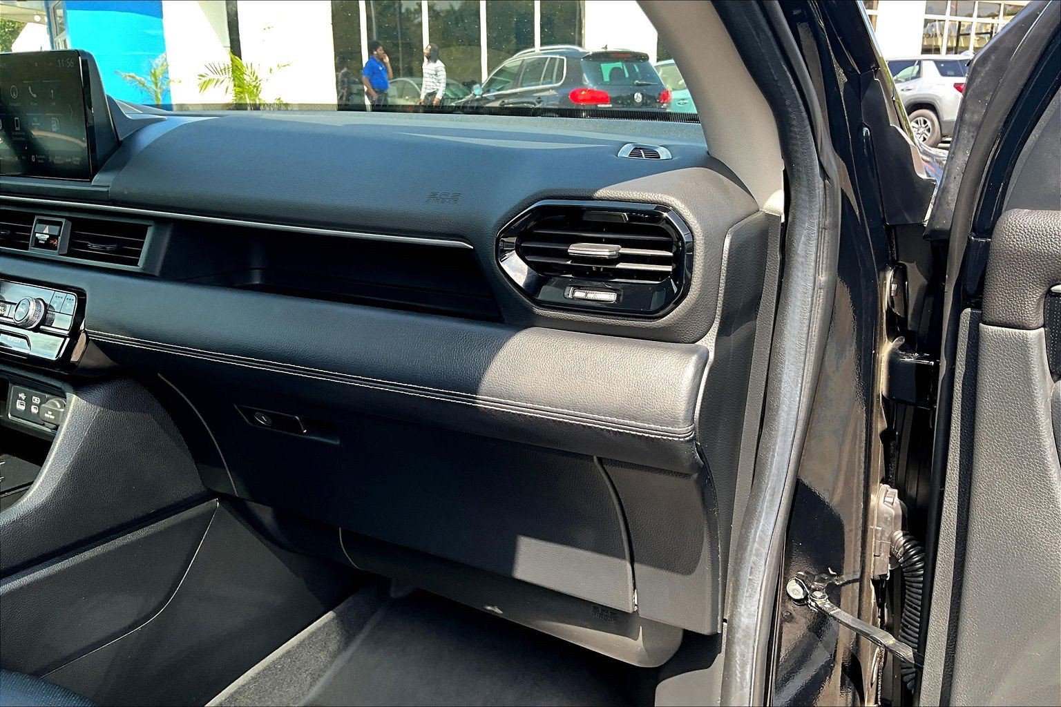 Used 2025 Honda Pilot Elite image 16