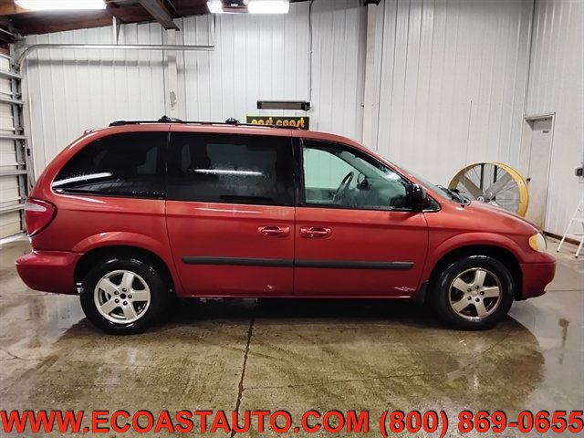 Used 2005 Dodge Caravan SXT FWD image 2