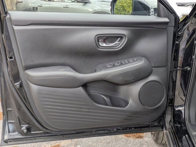 Used 2025 Honda HR-V LX image 2