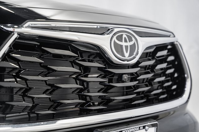 New 2025 Toyota Highlander Platinum image 11