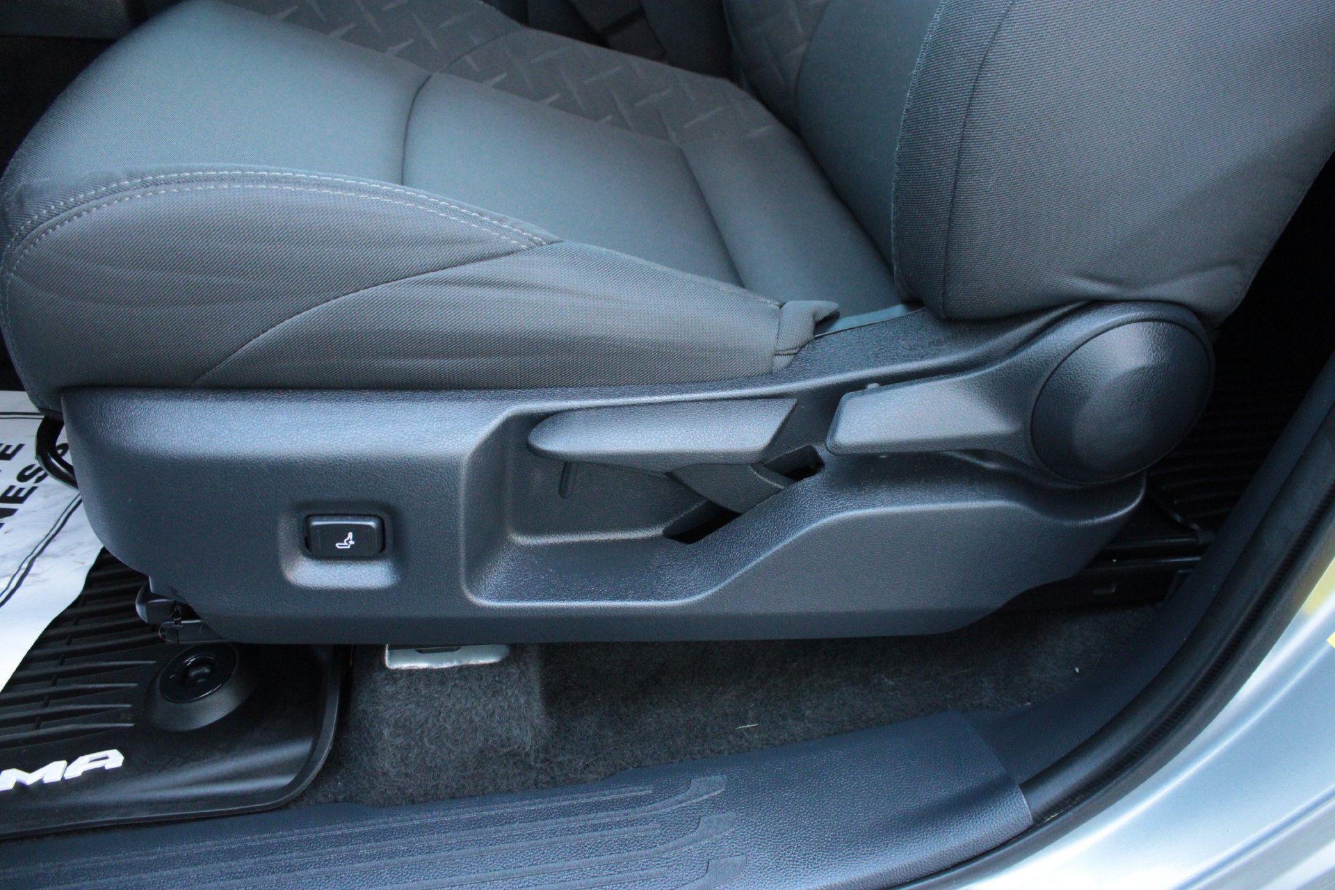 Used 2024 Toyota Tacoma SR AWD/4WD image 13