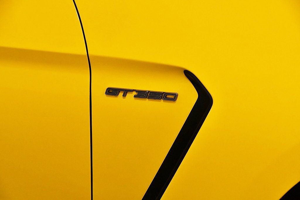 Used 2016 Ford Mustang Shelby GT350 w/ Track Package image 10