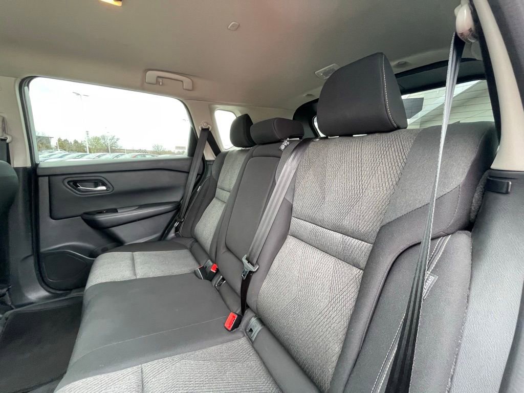 Used 2024 Nissan Rogue SV image 26