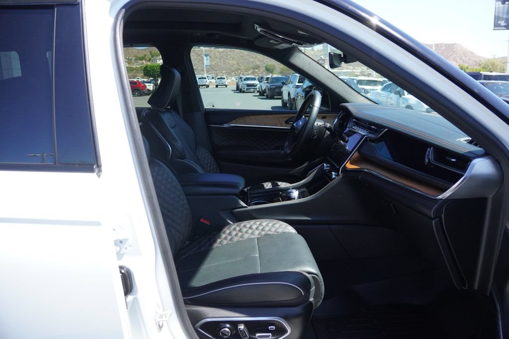 Certified 2022 Jeep Grand Cherokee Summit AWD/4WD image 36