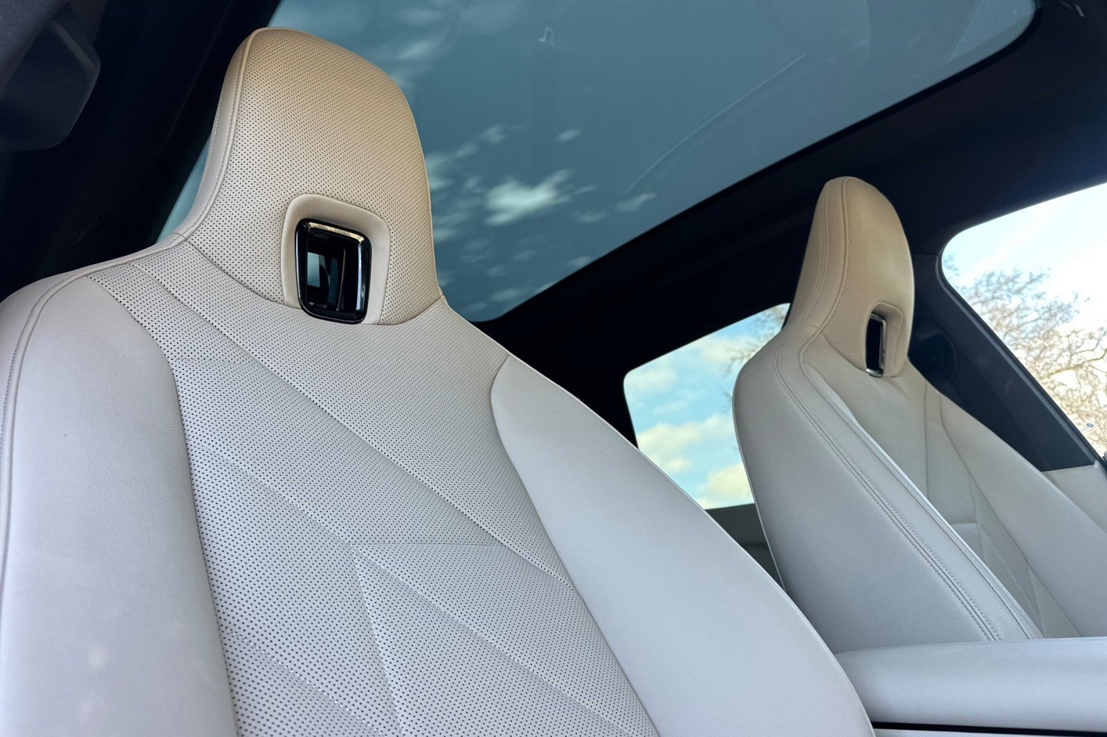 Used 2025 BMW iX xDrive50 image 21