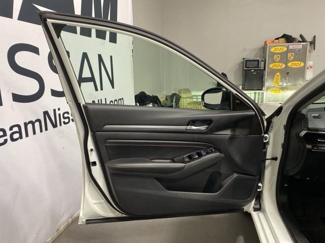 Certified 2023 Nissan Altima 2.5 SR w/ SR Premium Package image 9