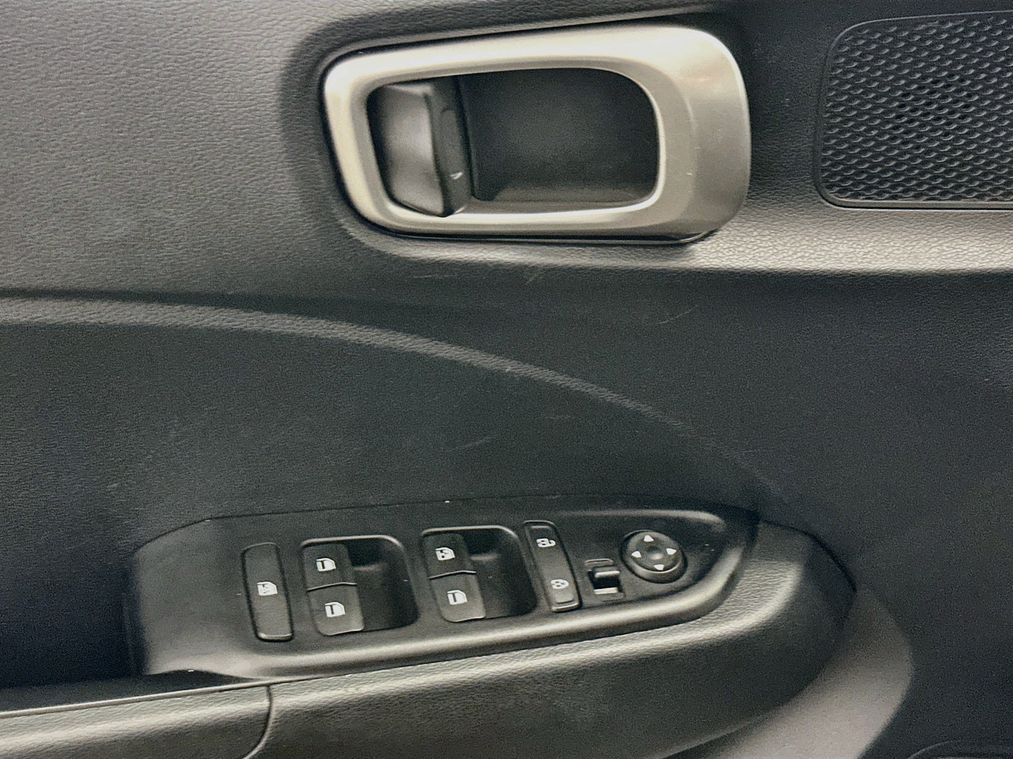 Used 2025 Hyundai Venue SEL FWD image 15