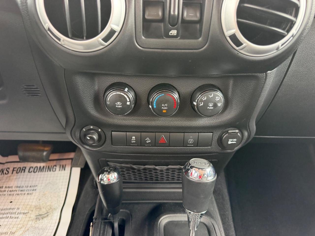 Used 2014 Jeep Wrangler Unlimited Sahara w/ Connectivity Group AWD/4WD image 15
