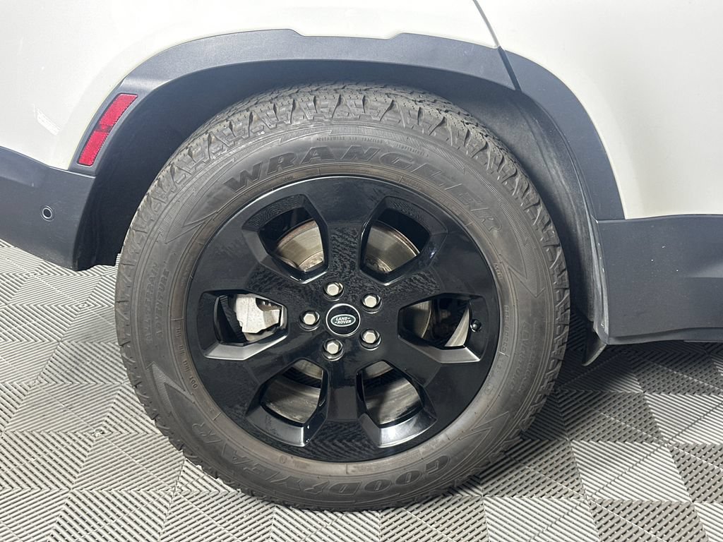 Used 2022 Land Rover Defender 110 AWD/4WD image 17