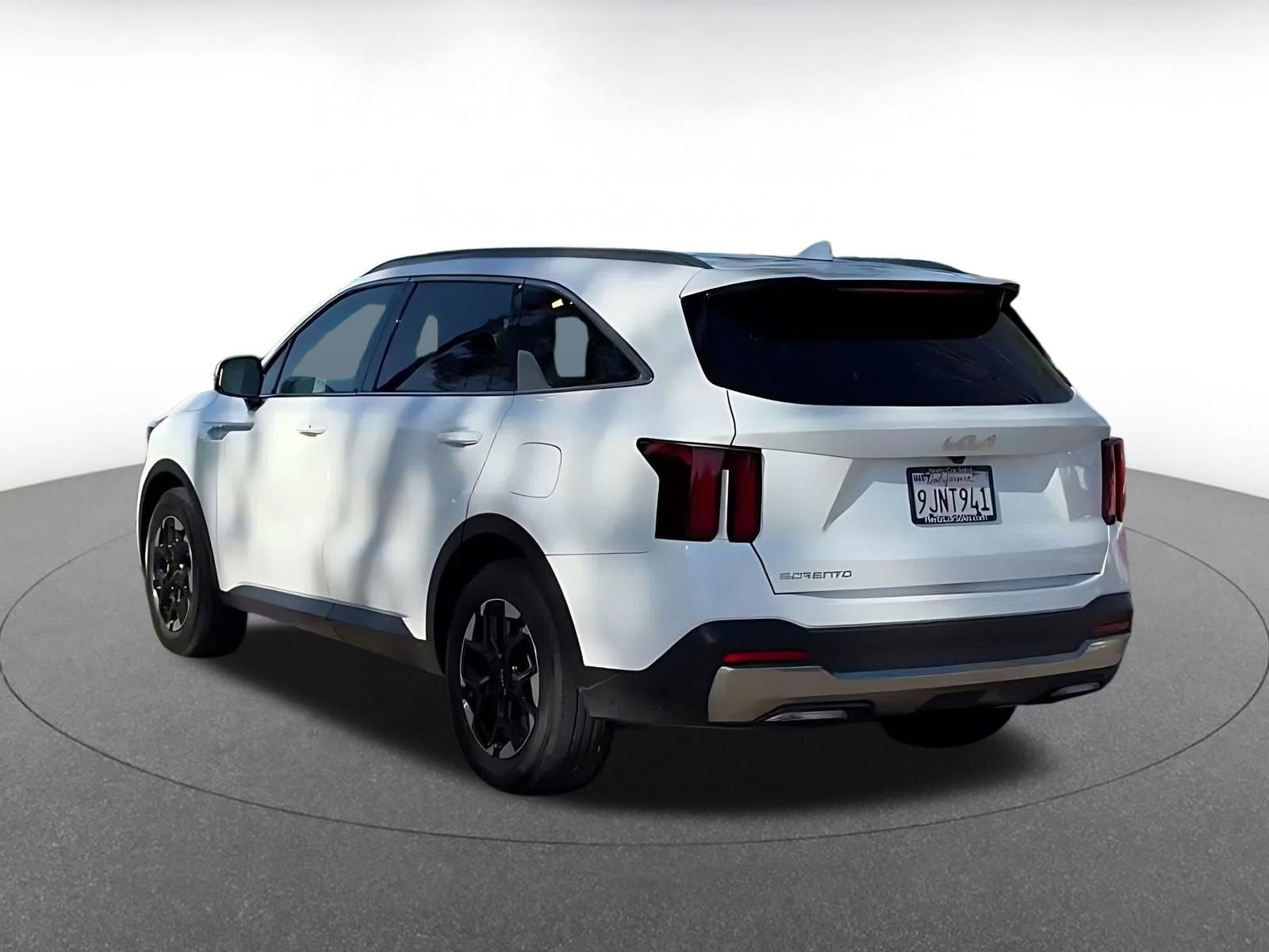 Used 2024 Kia Sorento S FWD image 11