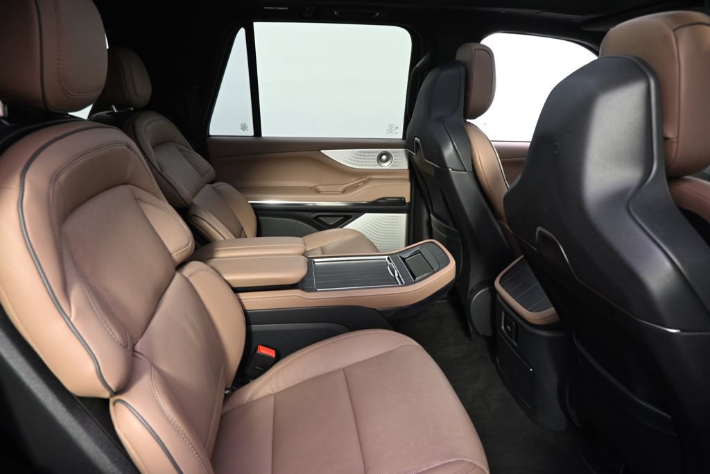 New 2026 Lincoln Navigator L Black Label AWD/4WD image 18