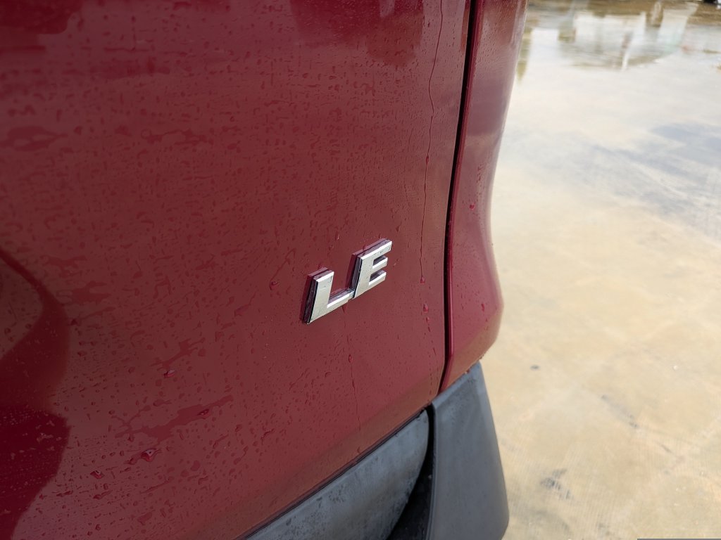Used 2022 Toyota RAV4 LE FWD image 13