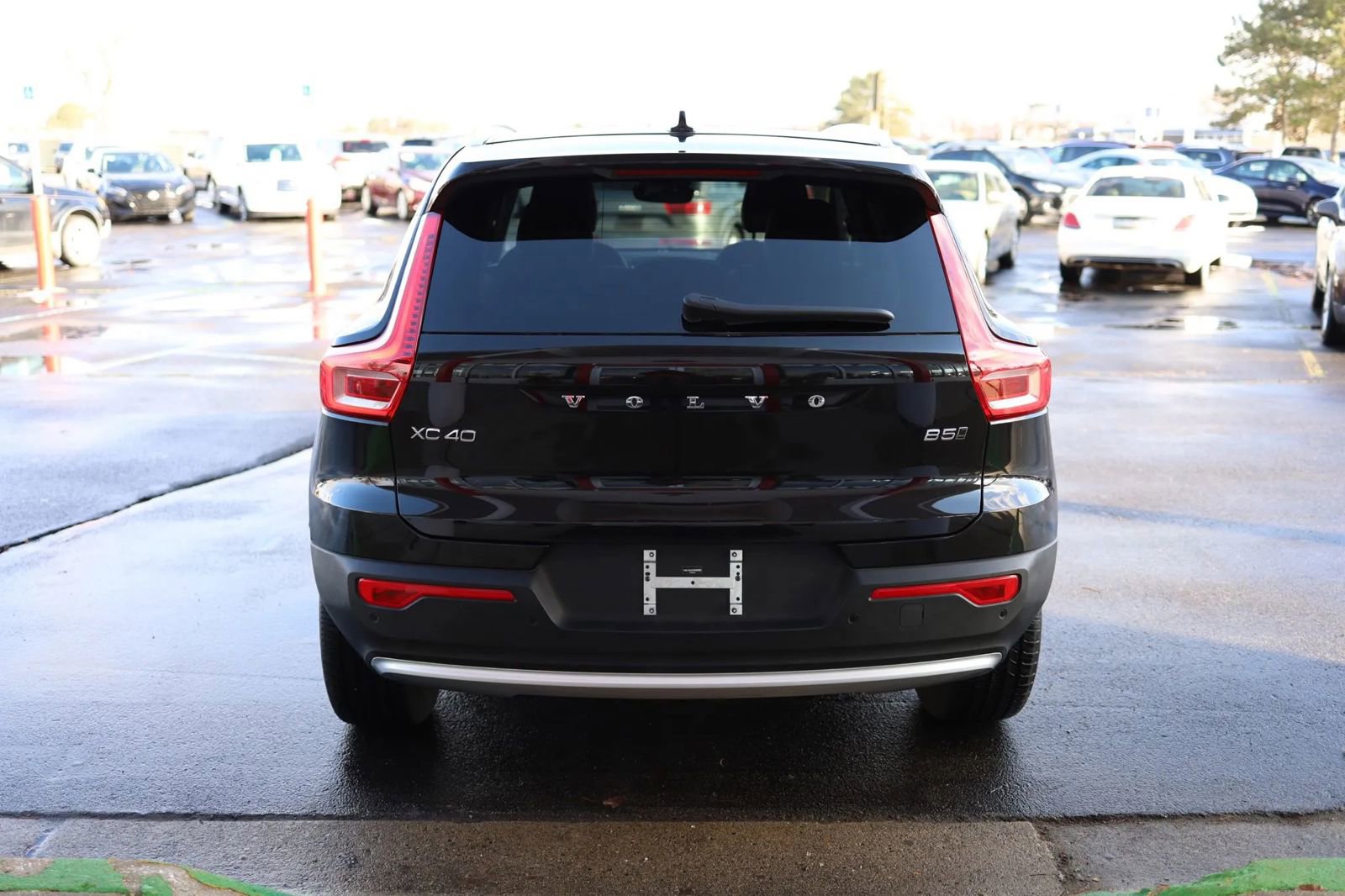 Used 2025 Volvo XC40 B5 Core image 6