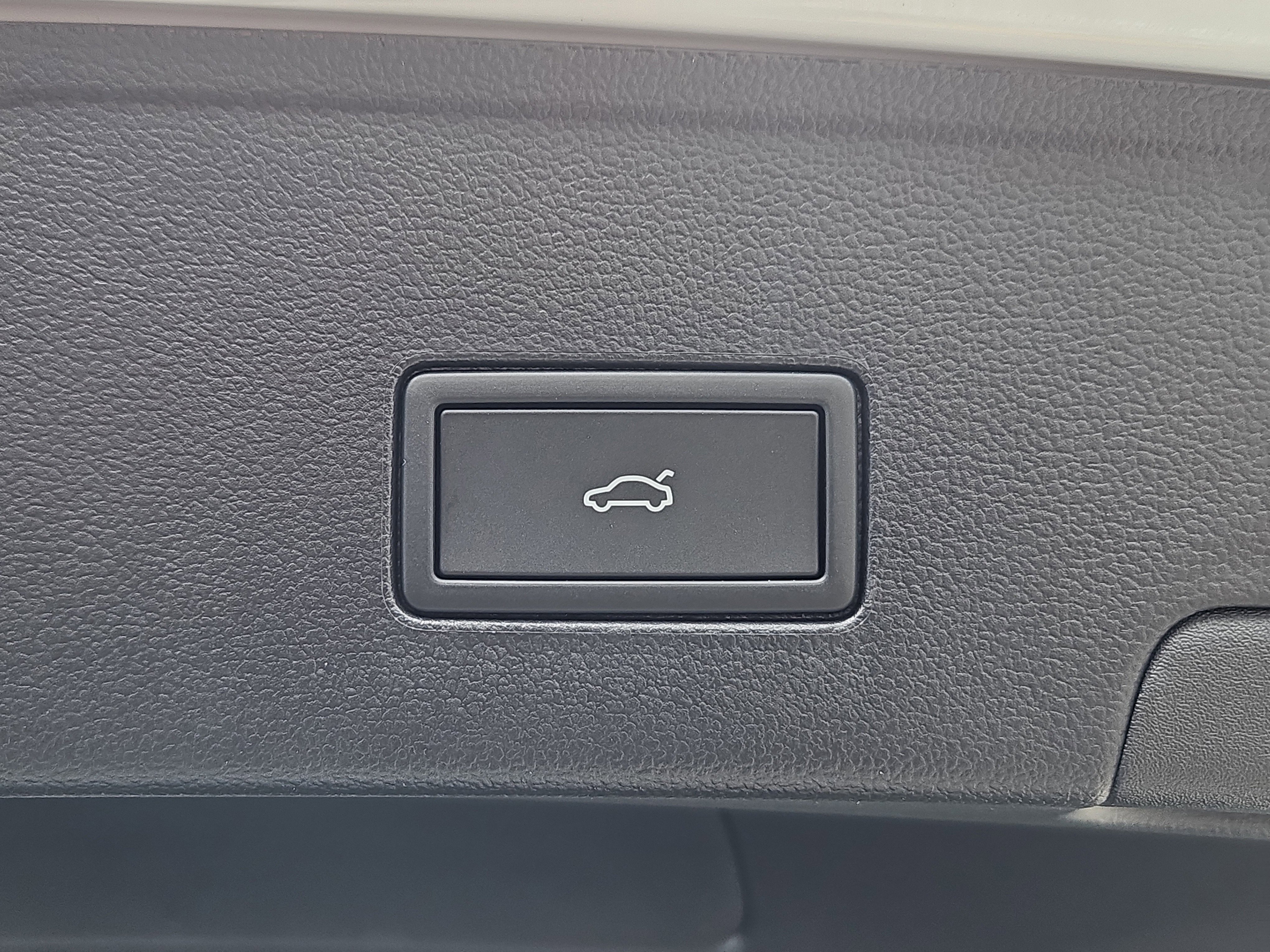 New 2026 Volkswagen Atlas Cross Sport SEL Premium R-Line image 13