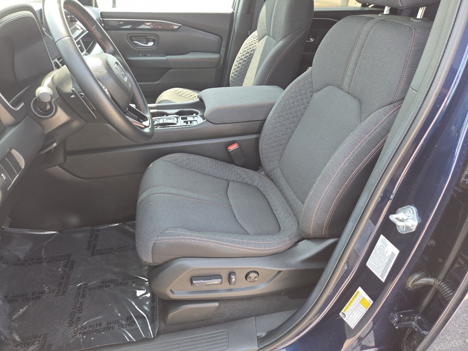 Used 2025 Honda Pilot Sport image 23