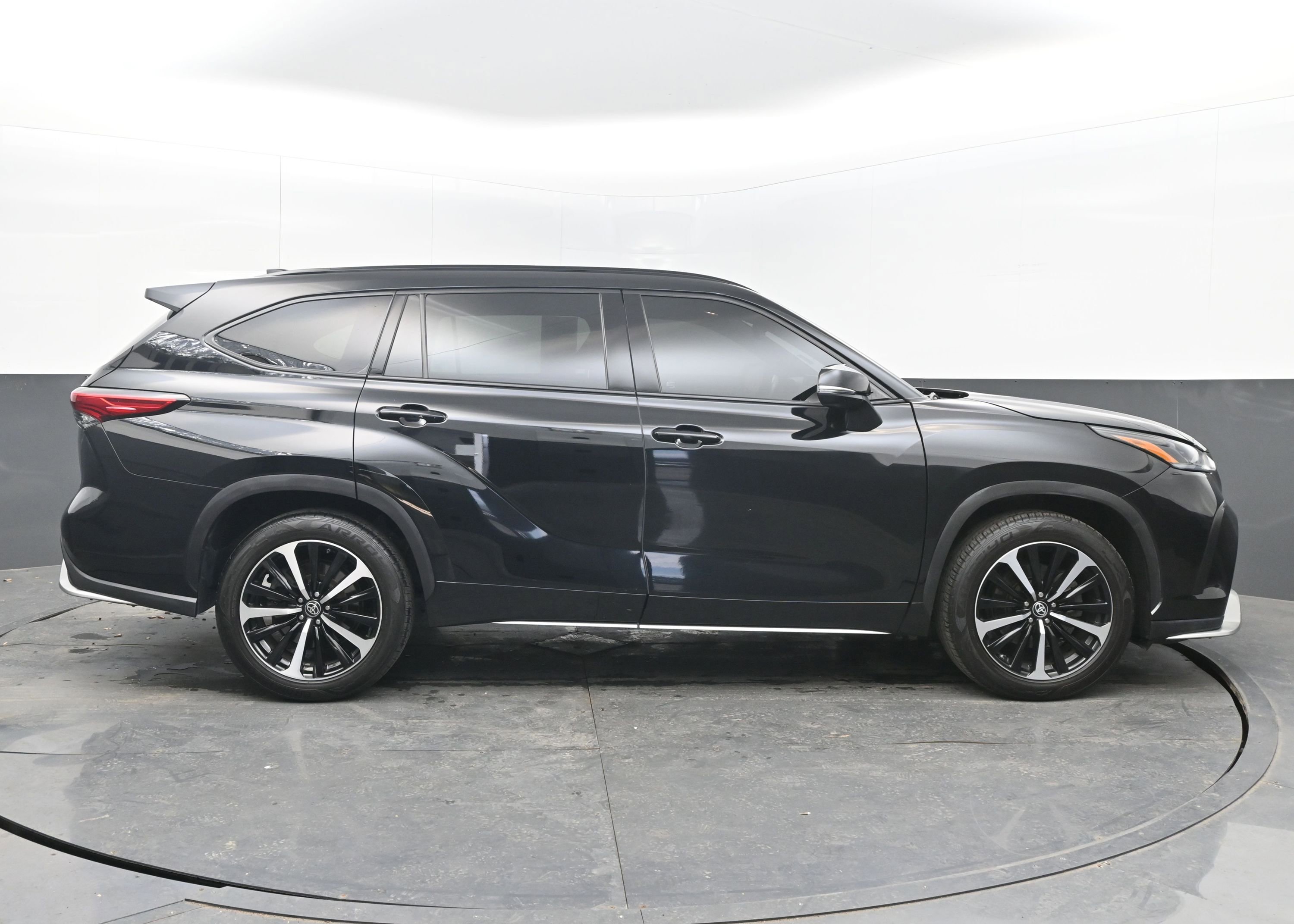Used 2022 Toyota Highlander XSE image 8