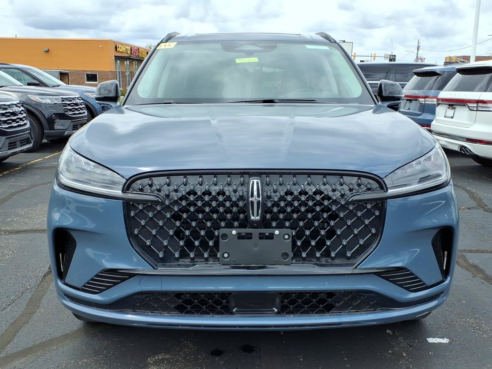 New 2026 Lincoln Aviator AWD w/ Jet Appearance Package image 2
