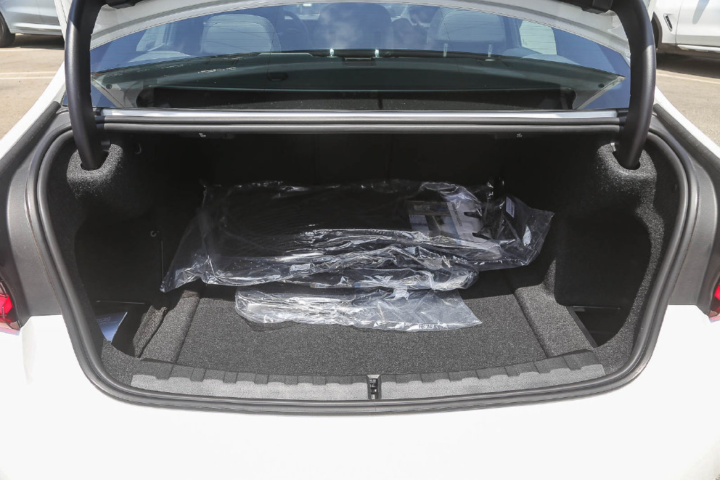 New 2026 BMW 330i Sedan RWD image 22