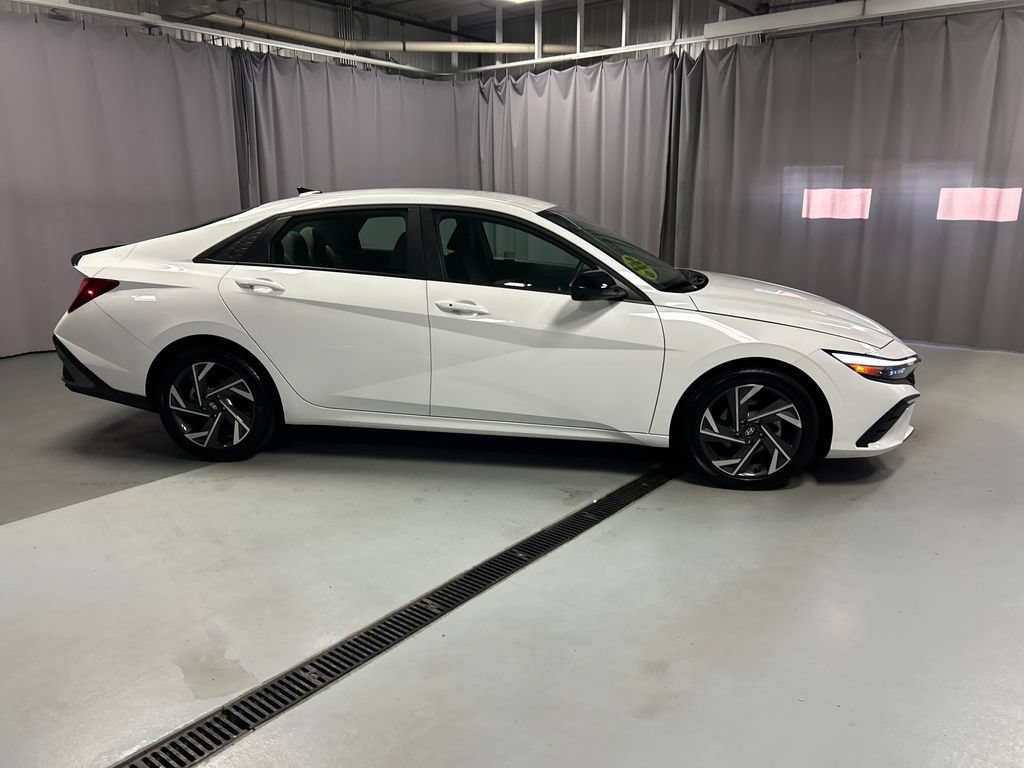 Used 2025 Hyundai Elantra Sport FWD image 8