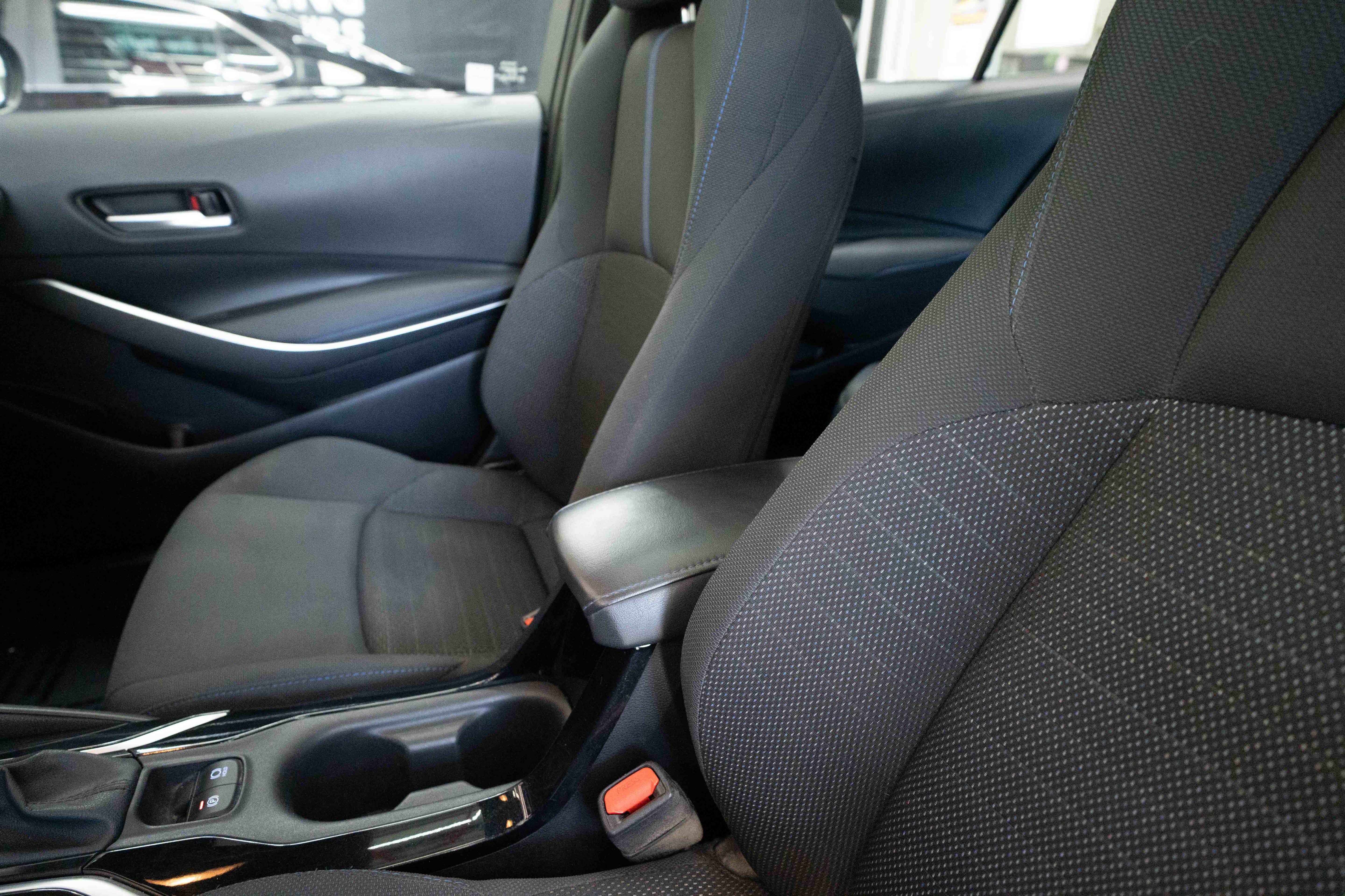 Used 2021 Toyota Corolla SE w/ SE Premium Package FWD image 10