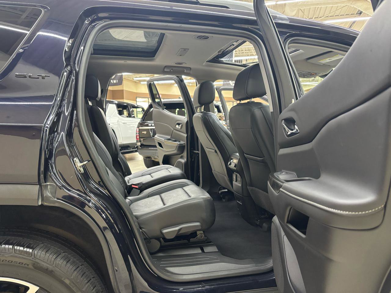 Used 2021 GMC Acadia SLT w/ Elevation Edition FWD image 24