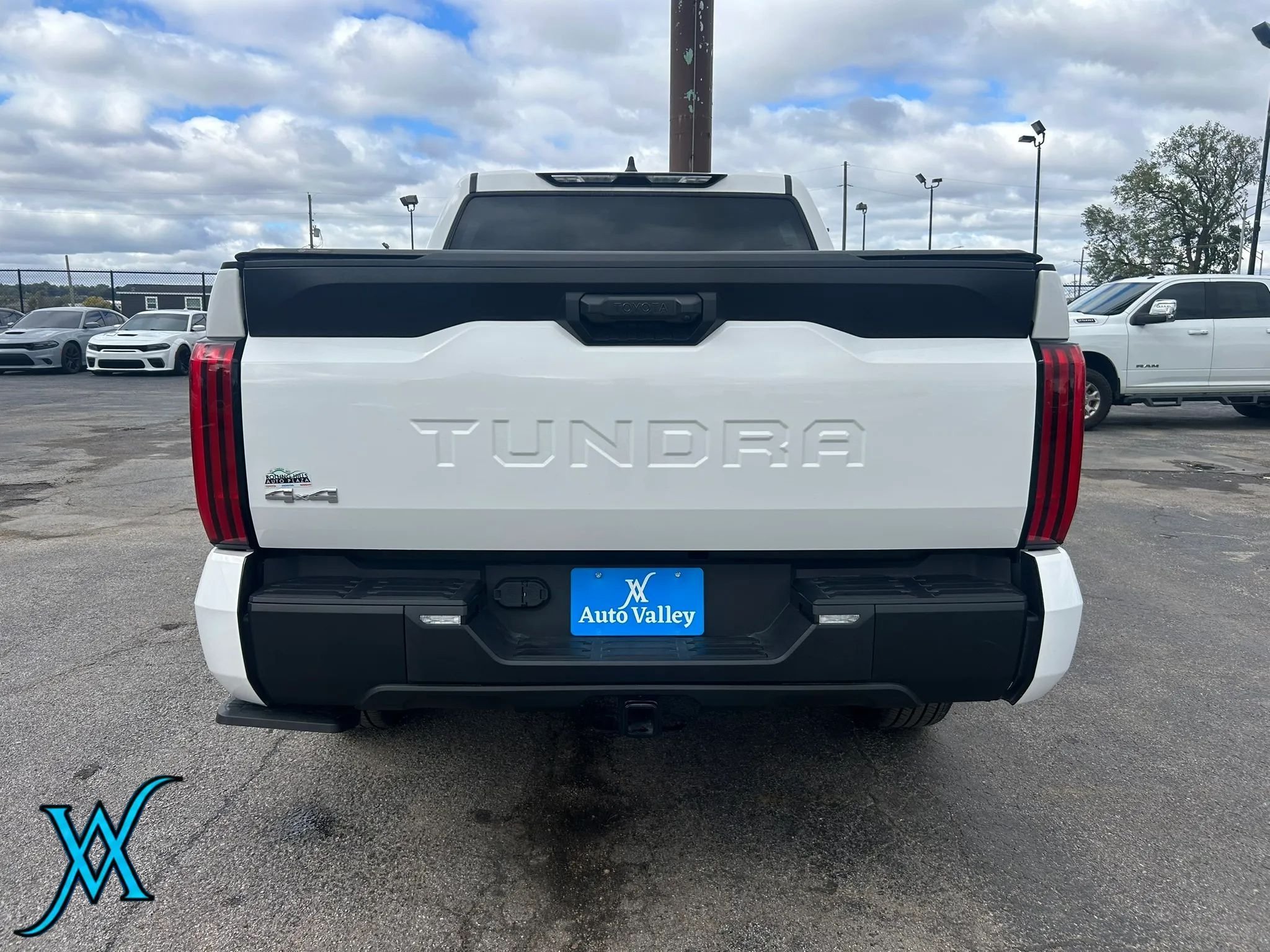 Used 2024 Toyota Tundra SR5 w/ SR5 Premium Package AWD/4WD image 6