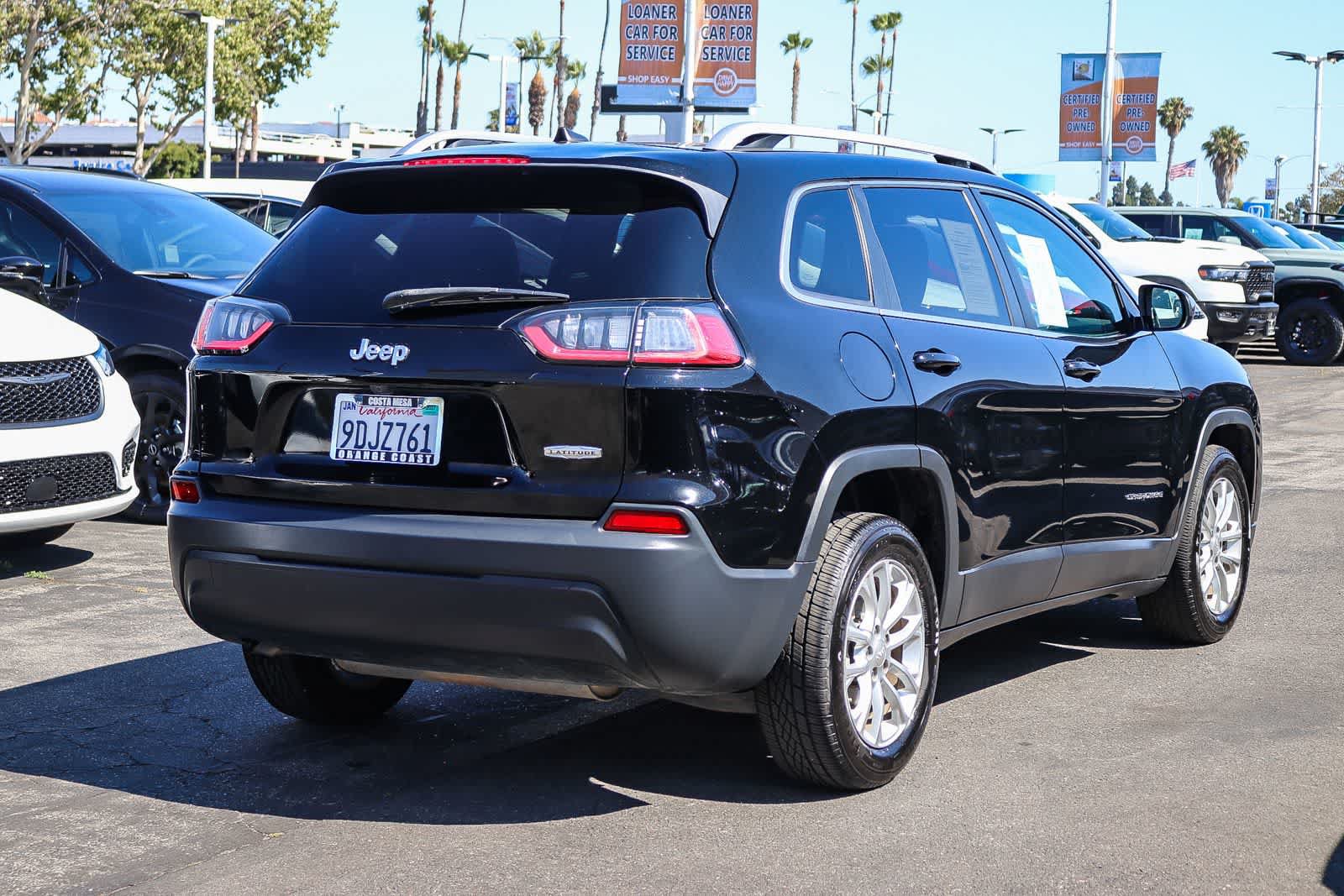 Used 2019 Jeep Cherokee Latitude w/ Popular Appearance Group FWD image 4