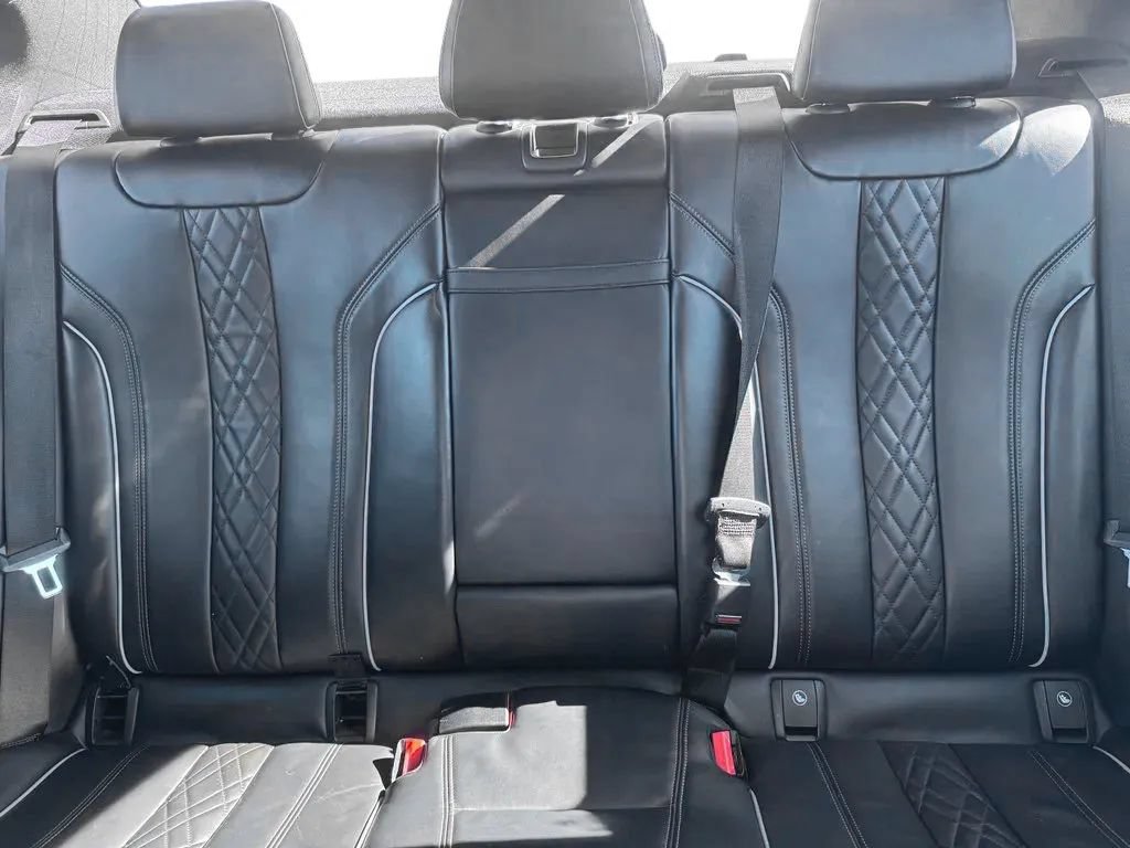 Used 2019 BMW 530i xDrive w/ Luxury Seating Package AWD/4WD image 19