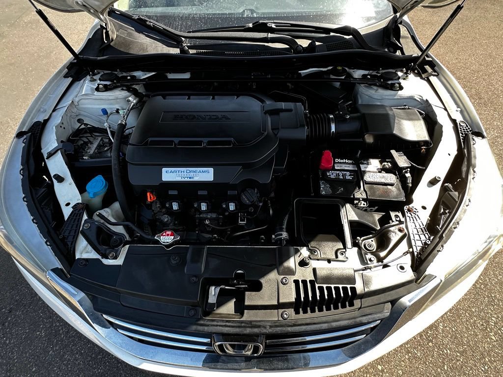 Used 2015 Honda Accord Touring image 14
