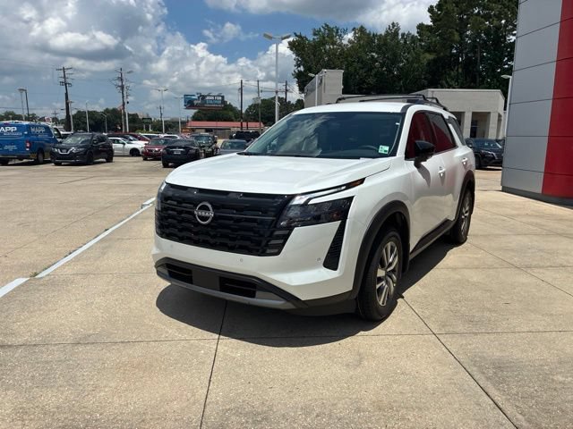 New 2026 Nissan Pathfinder SL FWD image 3
