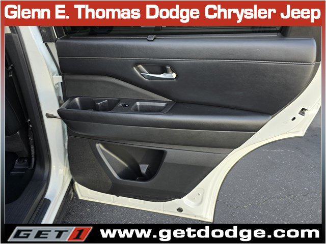 Used 2022 Nissan Pathfinder SL FWD image 34